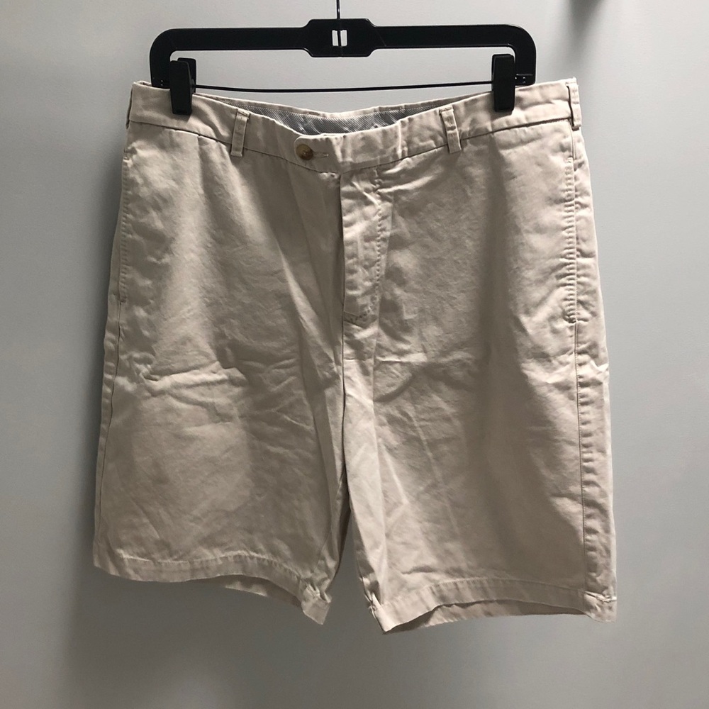 Kirkland Signature Mens Light Khaki Flat-Front Shorts! Front & Back pockets! 34